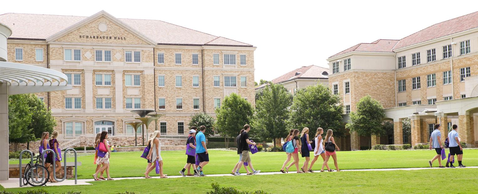 families walking through the commons on a campus visit 