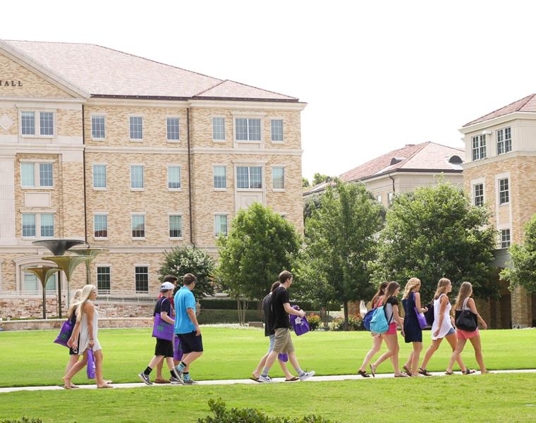 families walking through the commons on a campus visit 