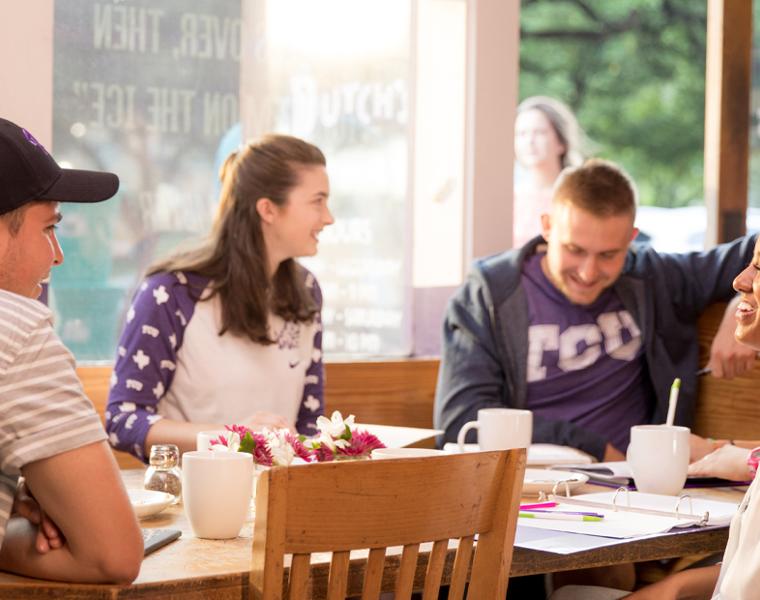 TCU students eating at Dutch's burgers near campus 